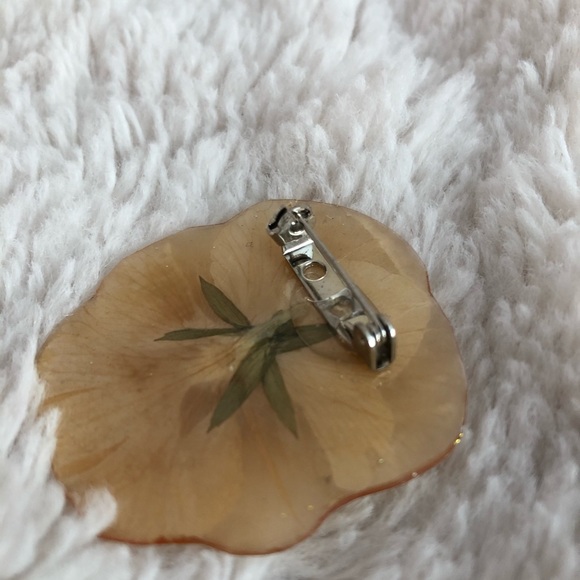 ✨Pressed Flower Brooch✨ - Picture 3 of 3